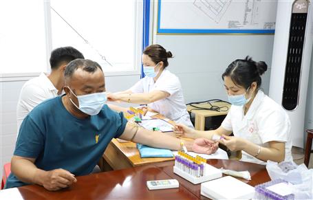 自治区总工会在冶建公司项目举行送健康体检活动